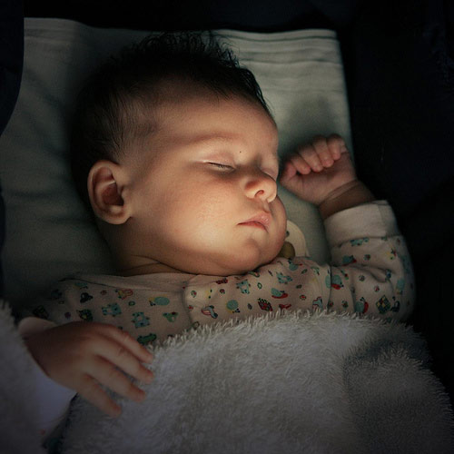 Cơn miên hành khi ngủ ở trẻ em  Vinmec