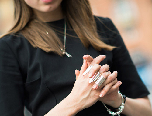 noi bat va ca tinh voi phong cach deo nhan bo - 10