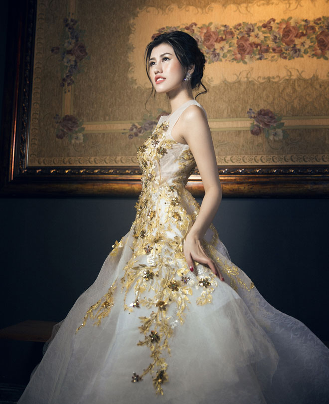 Emily Hồng Nhung lộng lẫy với váy dạ hội mang phong cách Châu Âu