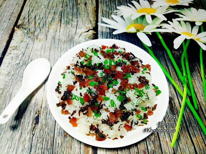 Cách nấu nướng xôi đậm lạp xưởng mặn mòi mang đến bữa sáng sủa thời gian nhanh gọn gàng - 8