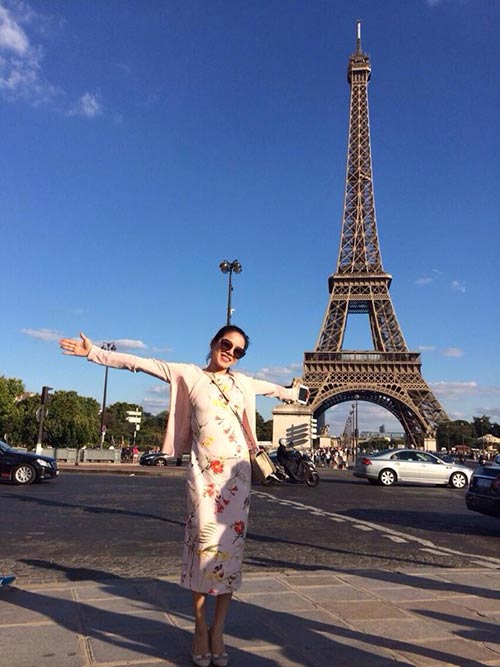 Lệ Quyên hạnh phúc bên chồng ở Paris Lệ Quyên hạnh phúc bên chồng ở Paris