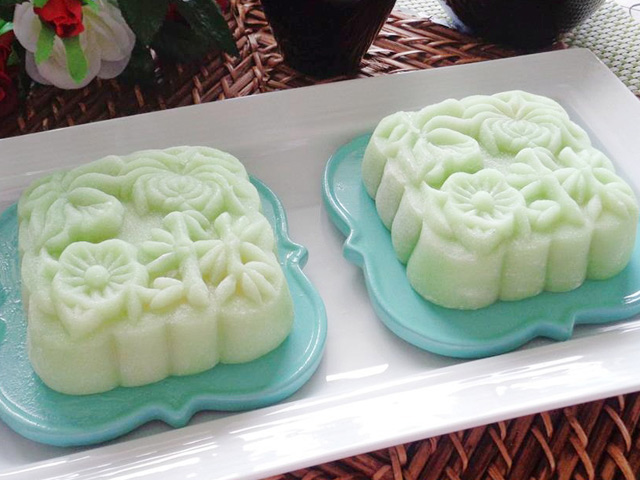 Cách tiến hành bánh trung thu nướng nhân đỗ xanh rì lá dứa thơm lừng ngon