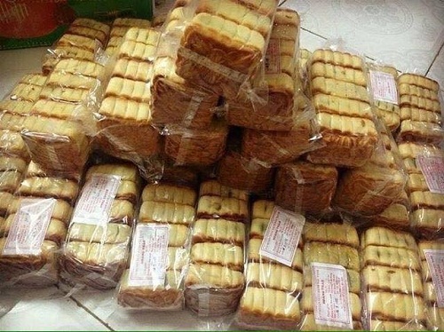 Bánh trung thu nướng giá siêu rẻ 4000 đồng được bán online tràn lan