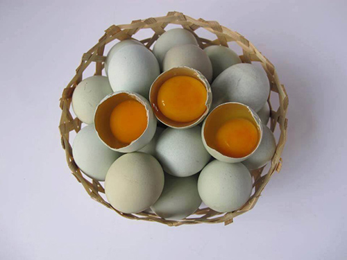 Thực hư trứng gà xanh bổ dưỡng giá 10000quả