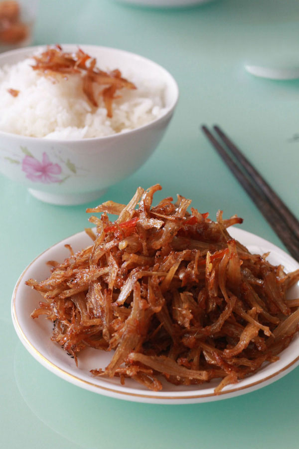 Cách làm cá khô rim chua ngọt - món ngon đưa cơm trong những ngày mưa