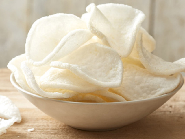 Không cần dầu mỡ, xoong nồi vẫn làm được phồng tôm trong nháy mắt