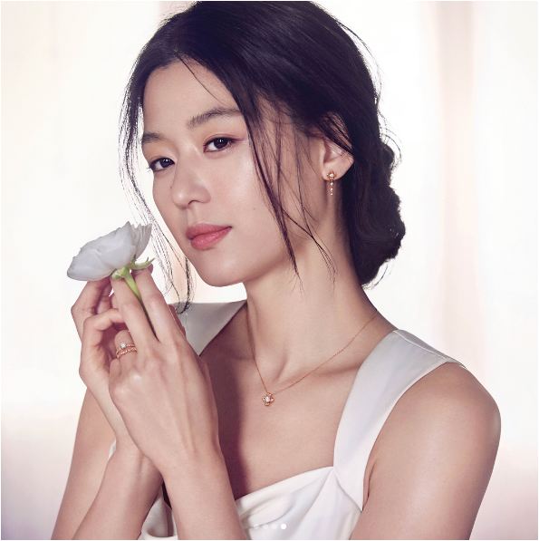Có bầu đứa thứ 2, Jeon Ji Hyun còn đẹp hơn khi mang thai đứa thứ nhất