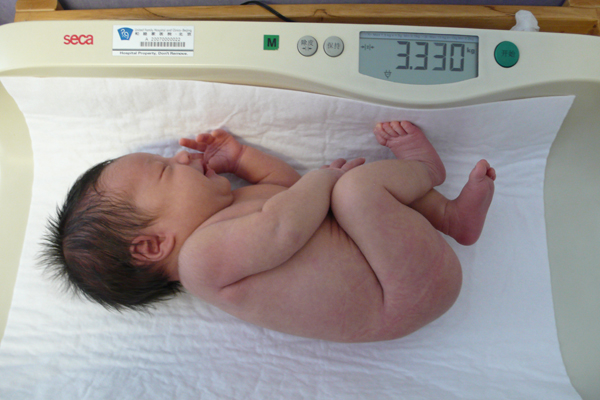 Cân nặng trẻ sơ sinh bao nhiêu là hợp chuẩn?