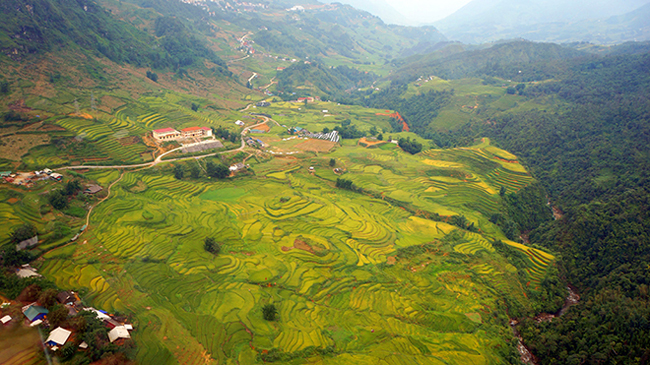 Miền Bắc Việt Nam là vùng đất thanh bình, xanh mát và hoang sơ đầy hấp dẫn. Hãy chiêm ngưỡng những cánh đồng lúa tuyệt đẹp hay những đồi núi xanh ngát của Miền Bắc để cảm nhận sự thăng hoa của thiên nhiên trong không khí trong lành.