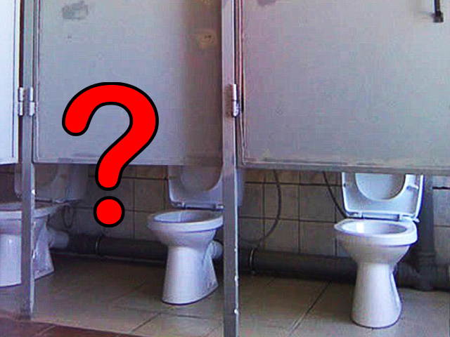 Cười ngất trước những nhà vệ sinh phiên bản lỗi nặng: Đố dám ngồi vào đấy!