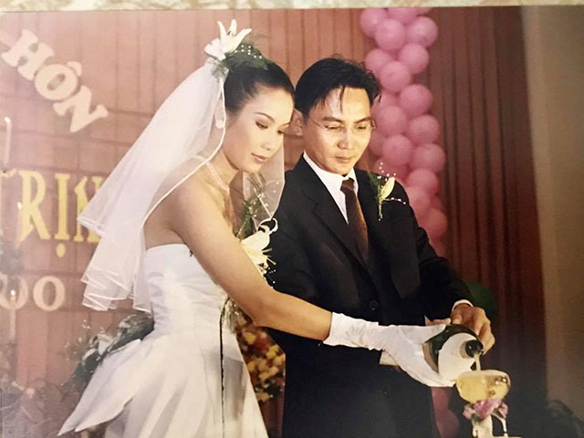 17 năm kết hôn, Trịnh Kim Chi và ông xã vẫn ngọt ngào, lãng mạn