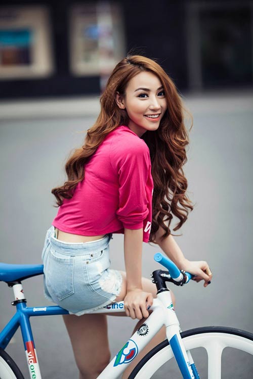 NGAN KHANH LO NGUC | Sự cố Ngân Khánh lộ ngực trên sân khấu