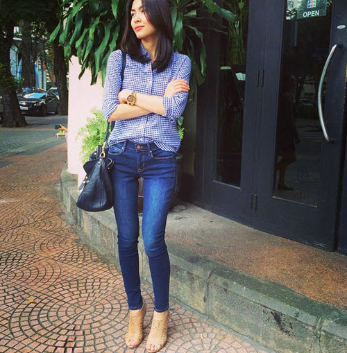 chi quan jeans + ao so mi, ha tang van toa sang! - 12