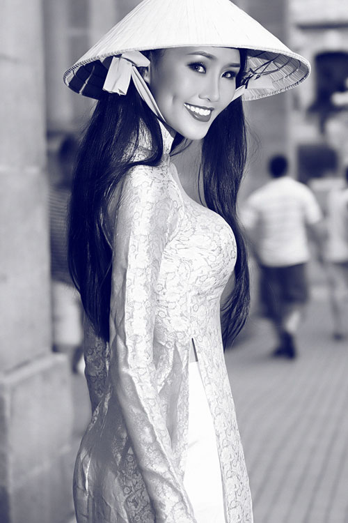 Lâm Thùy Anh Hóa Cô Gái Sài Gòn Xưa Xinh Đẹp