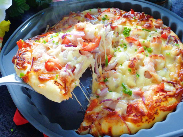 Bạn có thể giới thiệu một địa chỉ nổi tiếng về pizza tôm sốt bơ tỏi ở đâu?
