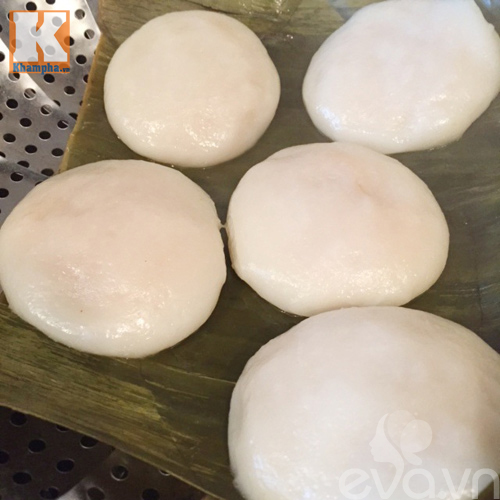 Bánh giầy nhân đậu xanh kiểu truyền thống