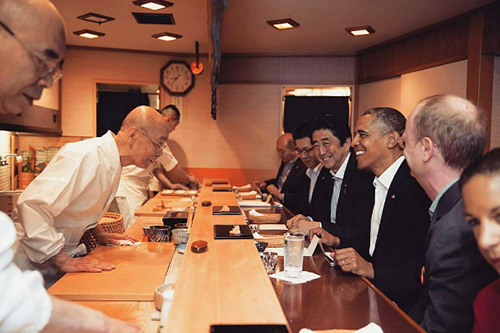 Tiệm sushi chỉ có 10 ghế mà beckham obama cũng phải xếp hàng ghé thăm