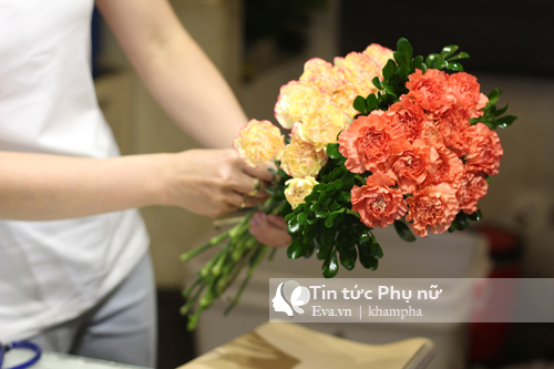 4 bước gói hoa cẩm chướng đơn giản tặng người thân yêu
