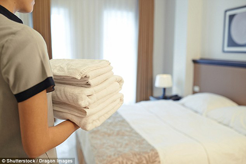 Ở khách sạn cẩn thận dùng khăn tắm bẩn ở phòng có người chết
