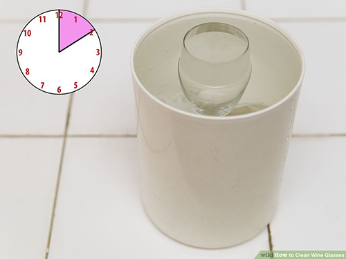 Dùng nước nóng giấm để rửa ly bạn sẽ phải bất ngờ vì kết quả