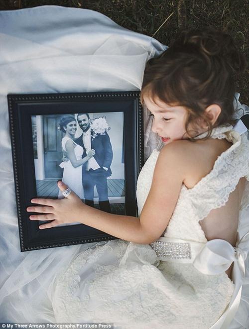 Lý do bé gái 4 tuổi mặc váy cưới chụp ảnh khiến nghìn người xúc động