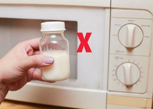 Cách pha sữa chuẩn từng bước một cho con để tránh sai lầm đáng tiếc