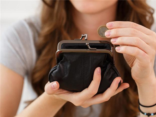 Phong thủy: Đặt ba đồng xu vào trong ví, bạn sẽ bất ngờ vì số tiền thu về mỗi ngày