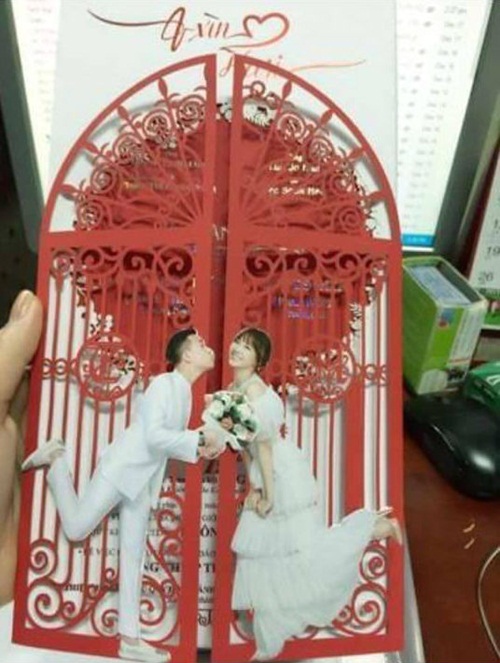 Hé lộ thiệp cưới chính thức của trấn thành - hari won