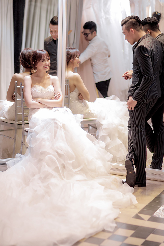 Hari won khiến fan phát sốt vì được trấn thành tặng đến hai chiếc váy cưới cực đắt