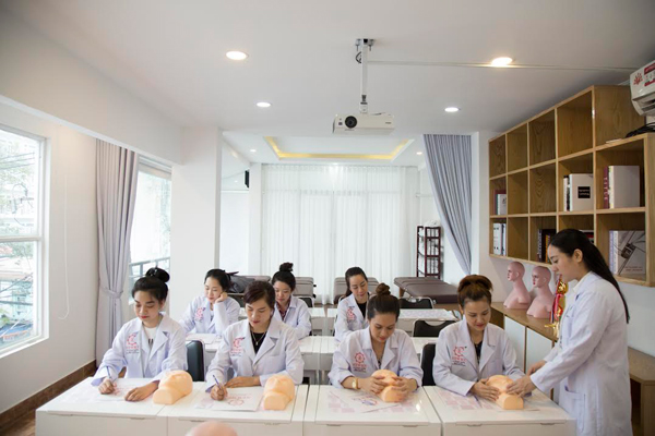 Newme Beauty Academy Tự Lam Minh Khac Biệt Giữa Biển Học Viện