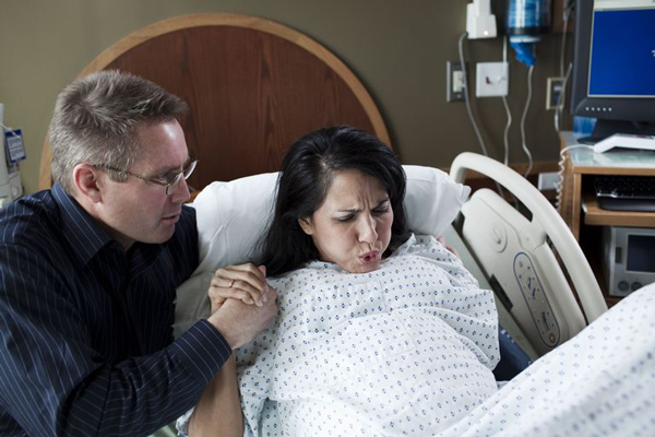 Cách rặn, thở khi chuyển dạ giúp mẹ dễ sinh của bác sĩ sản khoa