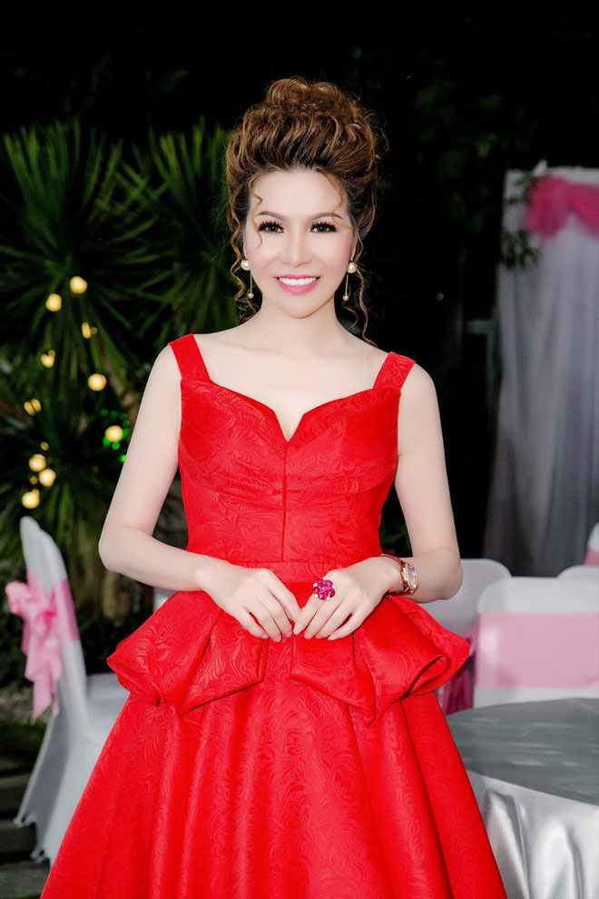 Sao Việt đến chúc mừng sinh nhật công chúa nhà Hoa hậu Bùi Thị Hà