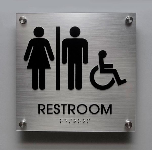Câu hỏi gây tranh cãi: Bố nên đưa con gái vào nhà vệ sinh nam hay nữ?