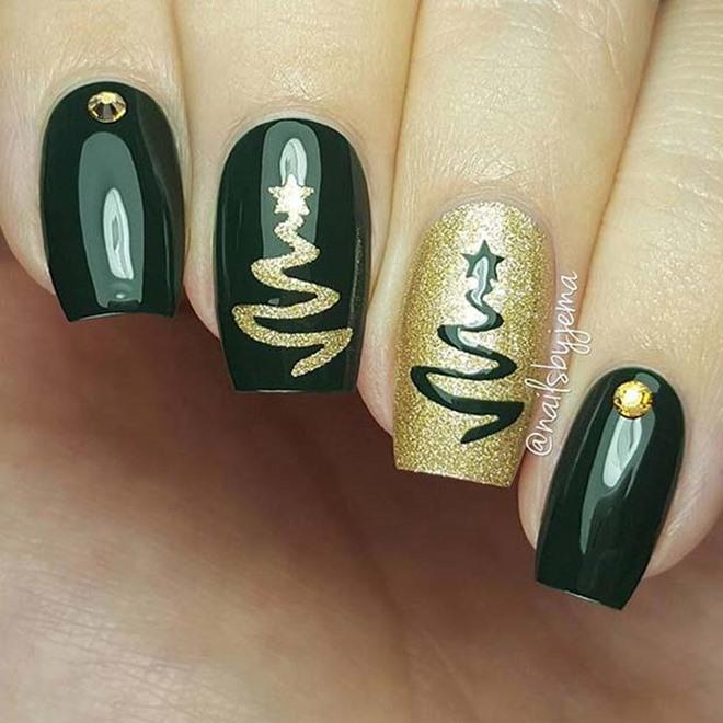 Mùa Giáng Sinh tràn đầy cảm hứng để làm nail với những mẫu nail đầy lấp lánh và sinh động. Dù bạn thích màu sắc tươi tắn hay những thiết kế đơn giản, hãy xem hình ảnh về \