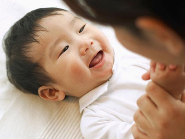 Mách cha mẹ cách giao tiếp với trẻ giúp con biết nói sớm, phát âm chuẩn